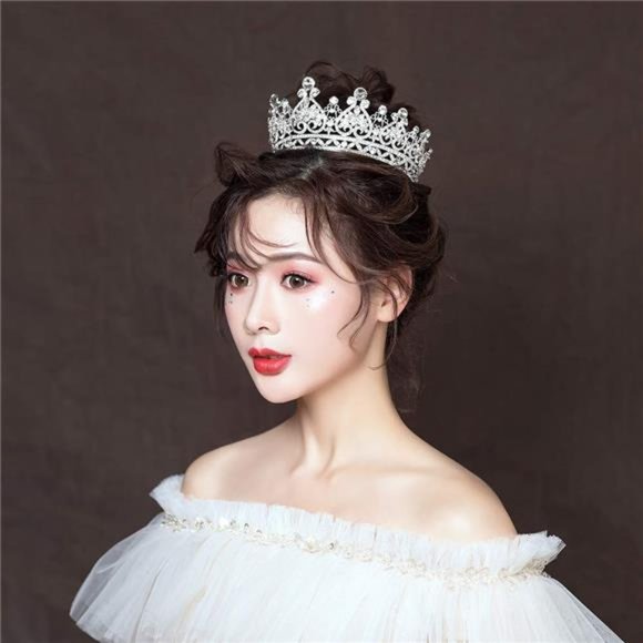 Silver Crystal Queen Crown: Full Round Wedding Headband - Picture 3 of 4